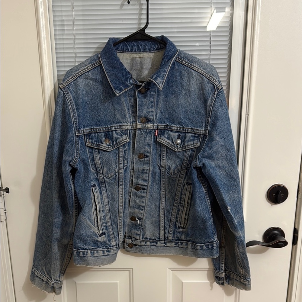 Men’s Levi's Classic Denim Jacket Size 46